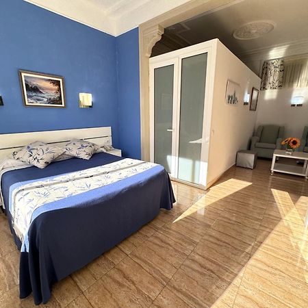 Hostal Ramos Barcelona Bagian luar foto