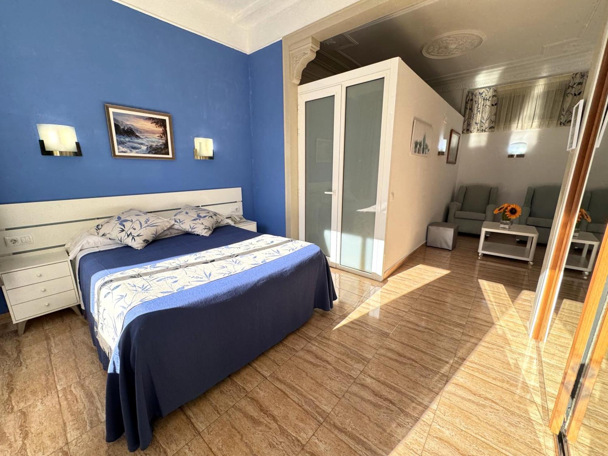 Hostal Ramos Barcelona Bagian luar foto