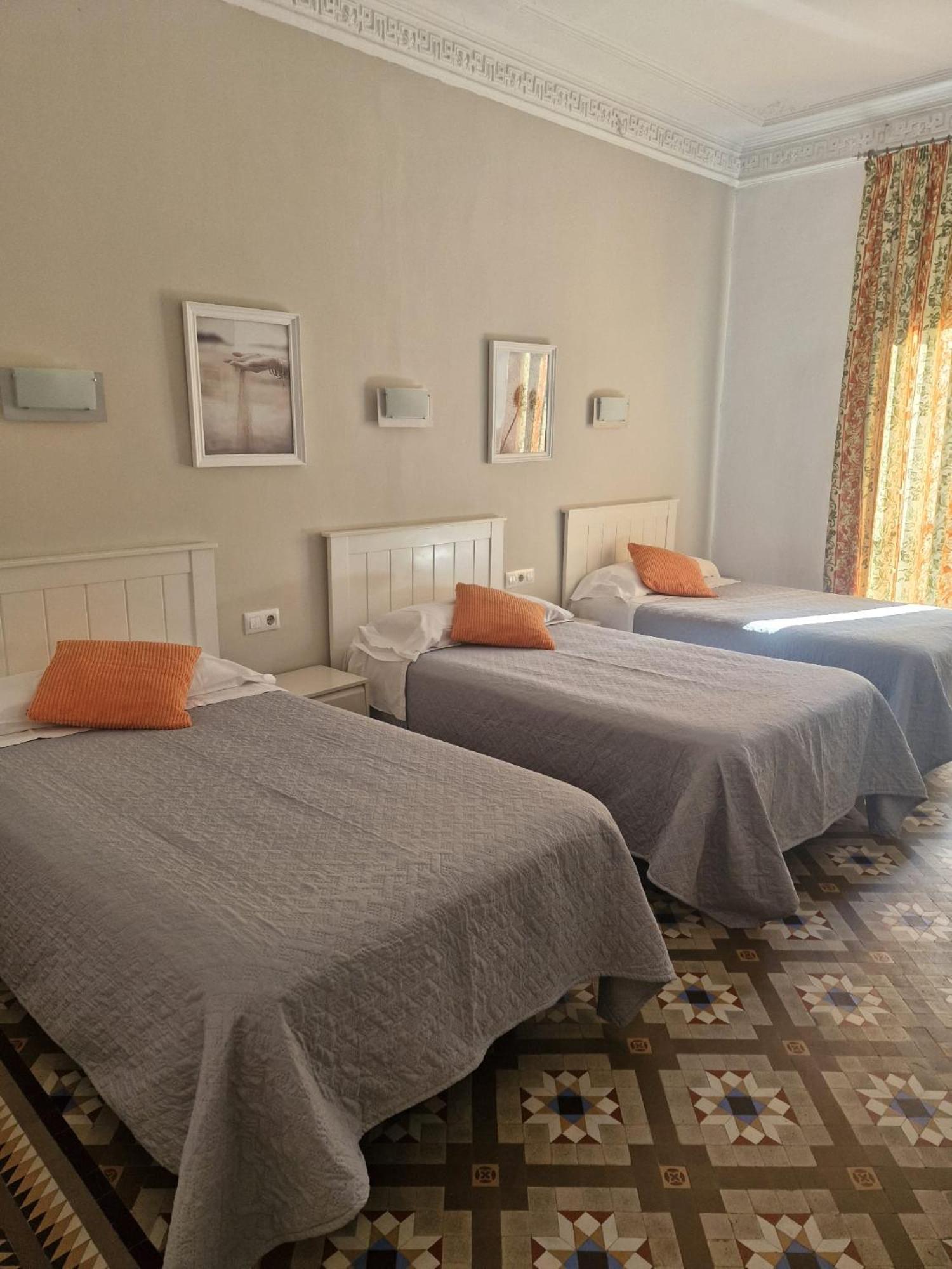 Hostal Ramos Barcelona Bagian luar foto